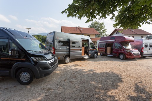 Nieuw buscampermerk: Road Car